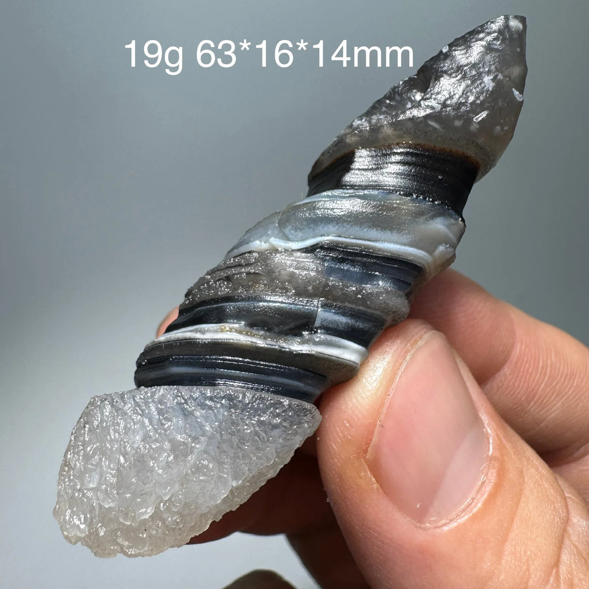 Natural Black Agate Mineral Specimen Energy Crystal Geode Healing Witchcraft Raw Stone Meditation Stick Halloween Decor BM1-33